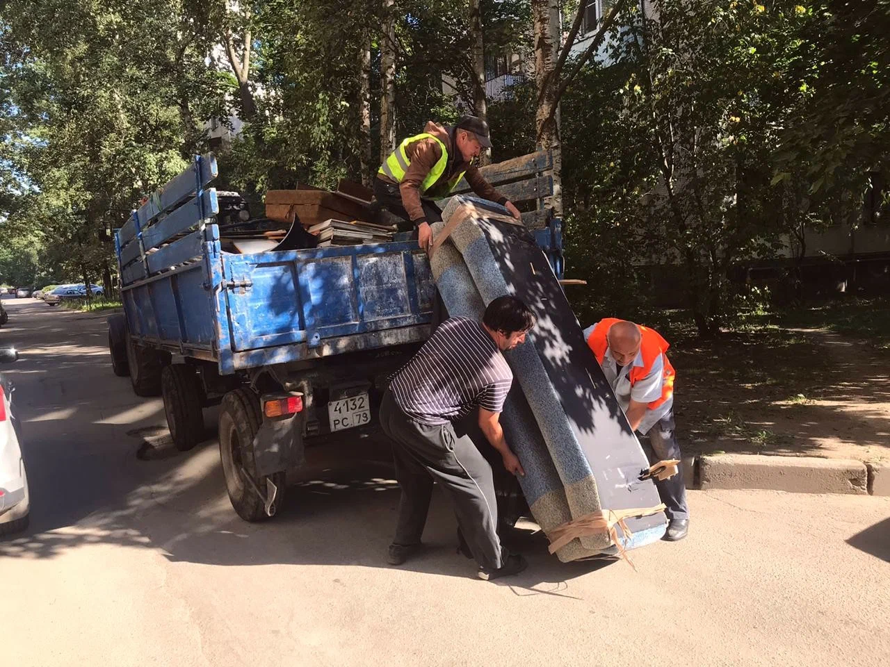 Профессиональный вывоз крупногабаритного мусора в Красном Сулине в октябре