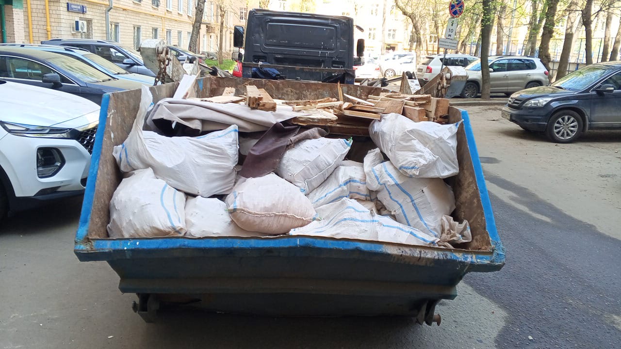 Вывоз мусора из магазина в Красном Сулине в октябре