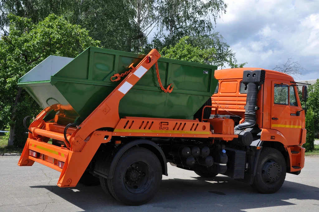 Заказ бункеровоза для вывоза мусора и отходов в Красном Сулине в октябре