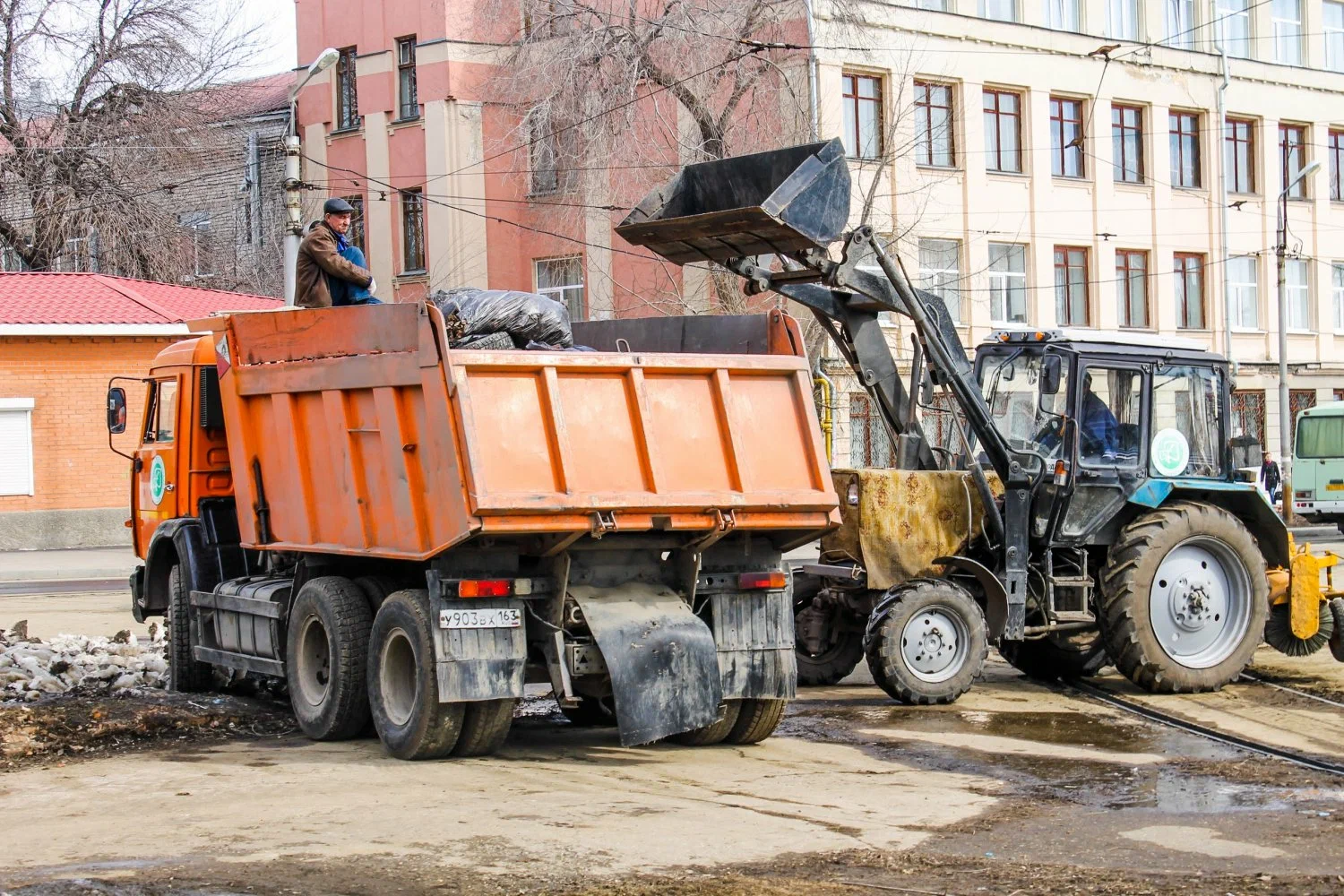 Вывоз мусора Камазом в Красном Сулине – аренда и заказ Камаза 10 тонн от 2398 руб. в ПроМусор