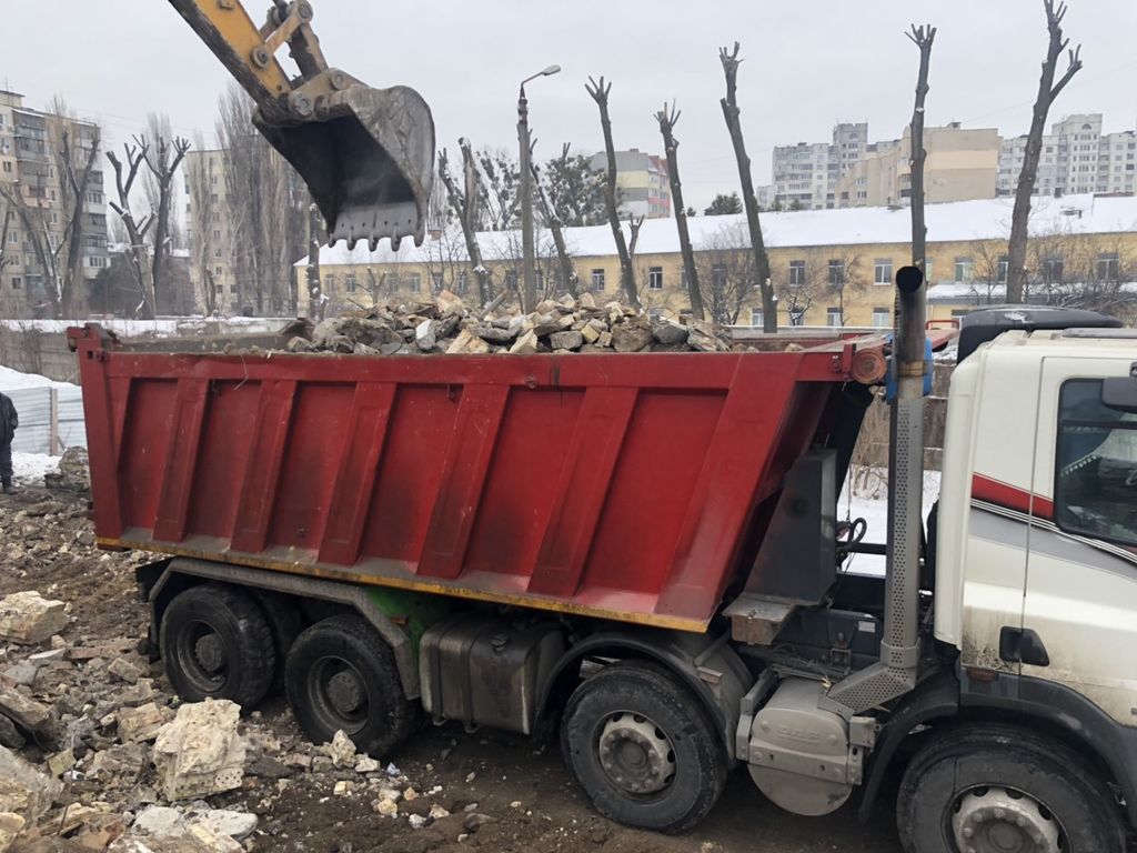 Вывоз мусора Камазом в Красном Сулине в октябре