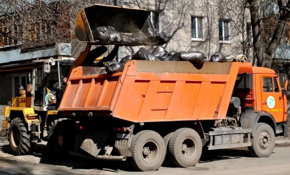 Вывоз мусора грузовым фургоном 5 тонн в Красном Сулине – ПроМусор, аренда, цена от 1582 руб