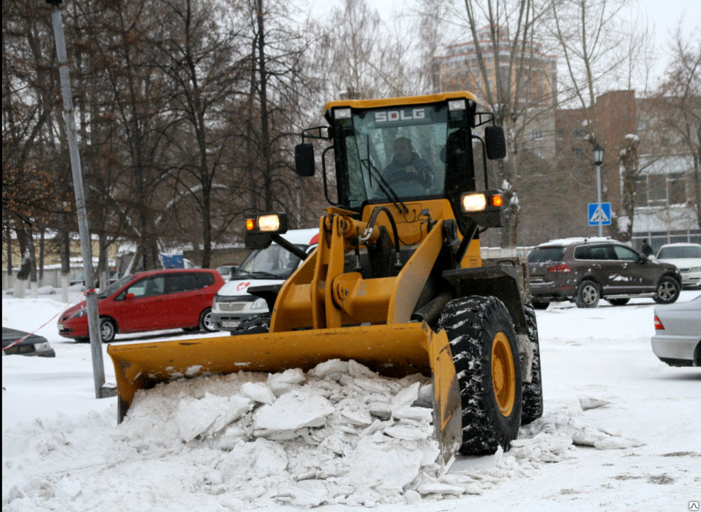 Аренда трактора для уборки снега в Красном Сулине от ПроМусор – цена от 1021 руб., быстро и недорого