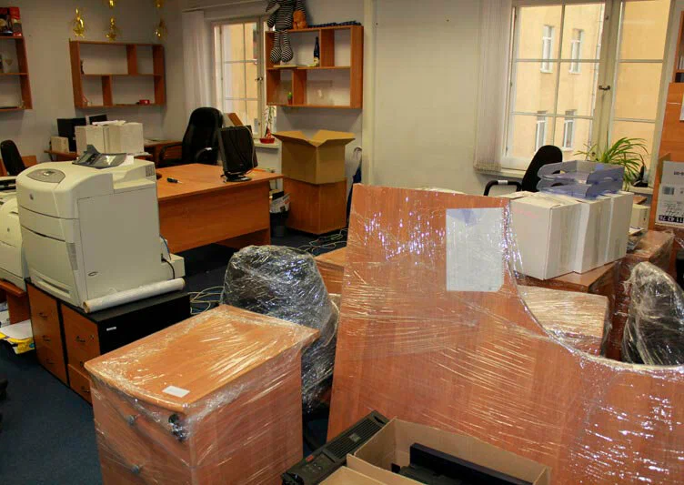 Вывоз старой офисной мебели в Красном Сулине в октябре