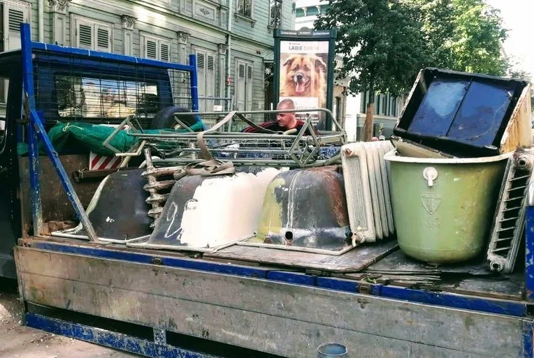 Вывоз старой сантехники в Красном Сулине от ПроМусор: быстро, недорого от 561 руб., утилизация и грузчики