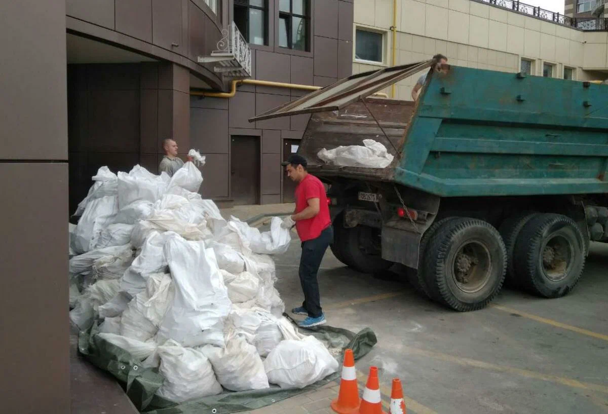Вывоз мусора из подвала в Красном Сулине от ПроМусор – уборка, разбор завалов и очистка, цены от 2449 руб