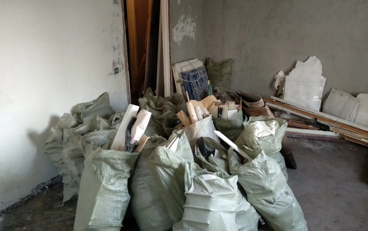 Уборка строительного мусора с вывозом и утилизацией в Красном Сулине в октябре